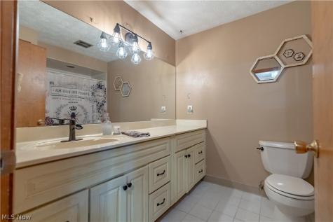 2561 Fallview Street NW Uniontown OH 44685