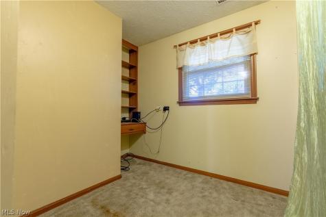 2561 Fallview Street NW Uniontown OH 44685