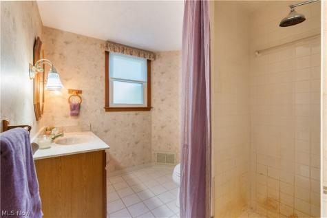 2561 Fallview Street NW Uniontown OH 44685