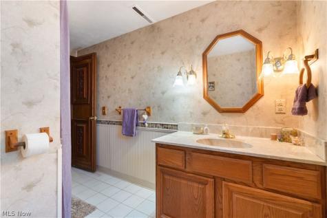 2561 Fallview Street NW Uniontown OH 44685