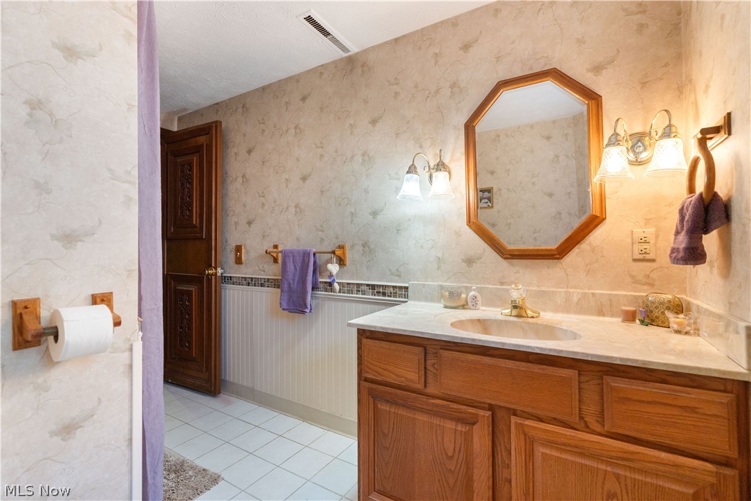 2561 Fallview Street NW Uniontown OH 44685