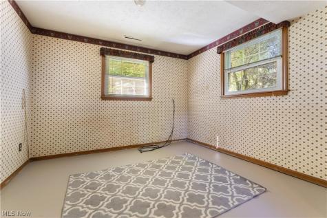 2561 Fallview Street NW Uniontown OH 44685