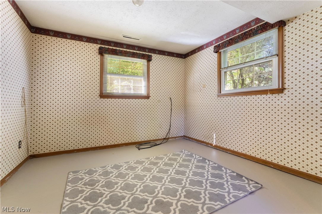 2561 Fallview Street NW Uniontown OH 44685