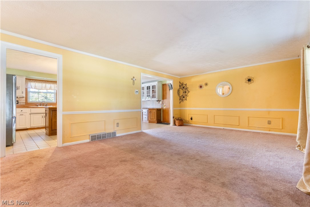 2561 Fallview Street NW Uniontown OH 44685