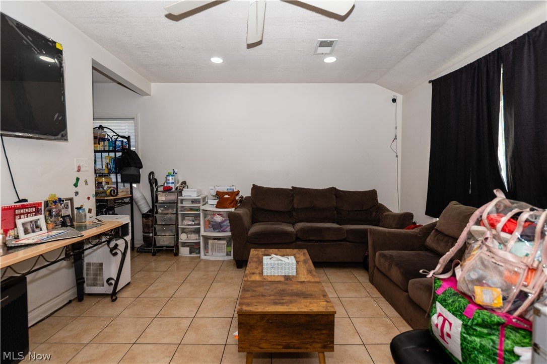 1744 Victoria Street SW Warren OH 44485