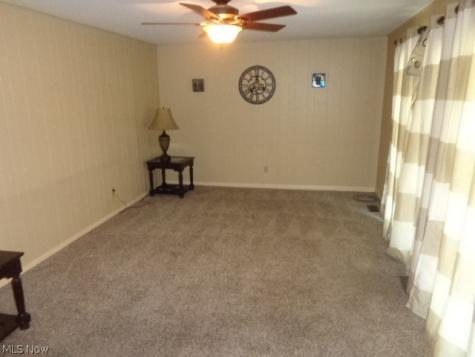 979 E Decker Drive Seven Hills OH 44131