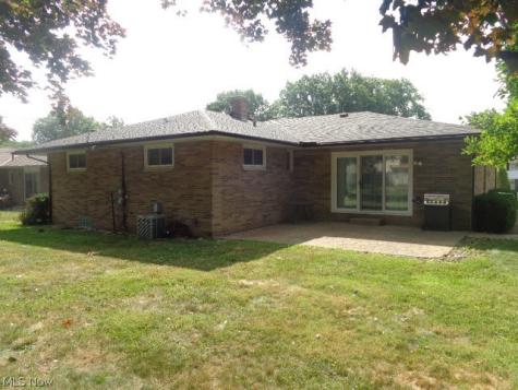 979 E Decker Drive Seven Hills OH 44131