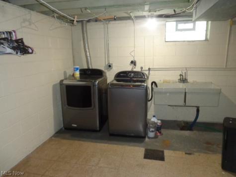 979 E Decker Drive Seven Hills OH 44131