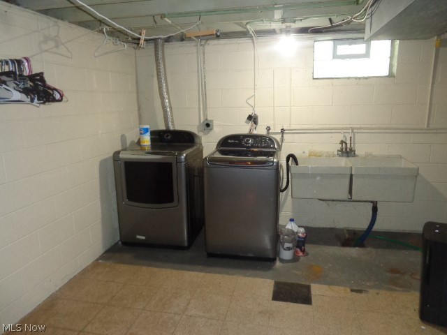 979 E Decker Drive Seven Hills OH 44131