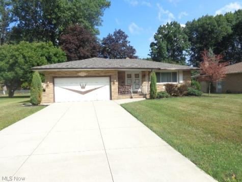 979 E Decker Drive Seven Hills OH 44131