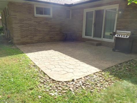 979 E Decker Drive Seven Hills OH 44131
