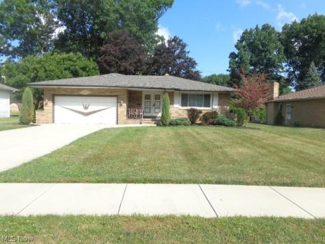 979 E Decker Drive Seven Hills OH 44131