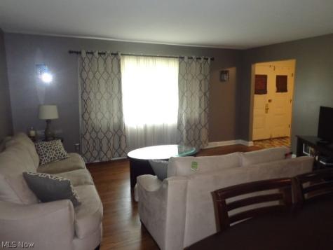 979 E Decker Drive Seven Hills OH 44131