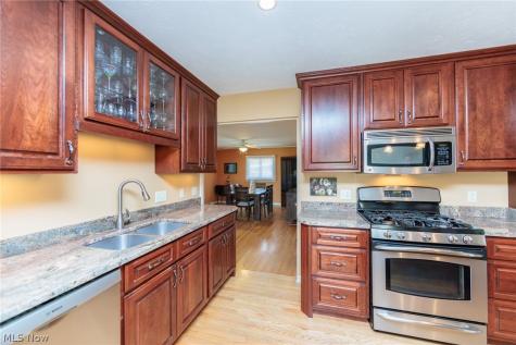9711 Idlewood Drive Cleveland OH 44144