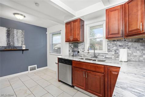 3788 Jo Ann Drive Cleveland OH 44122