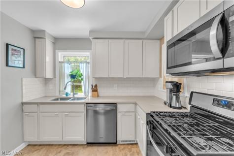 5448 Summit Road Lyndhurst OH 44124