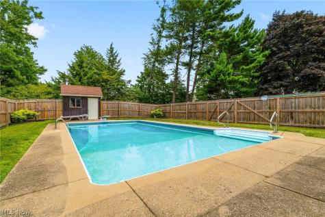 2812 Roanoke Street NW Massillon OH 44646