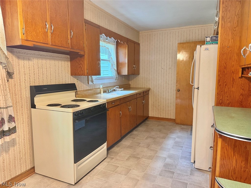 139 S Moravian Avenue Gnadenhutten OH 44629