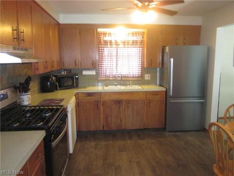 1634 Montaque Avenue NW Massillon OH 44646