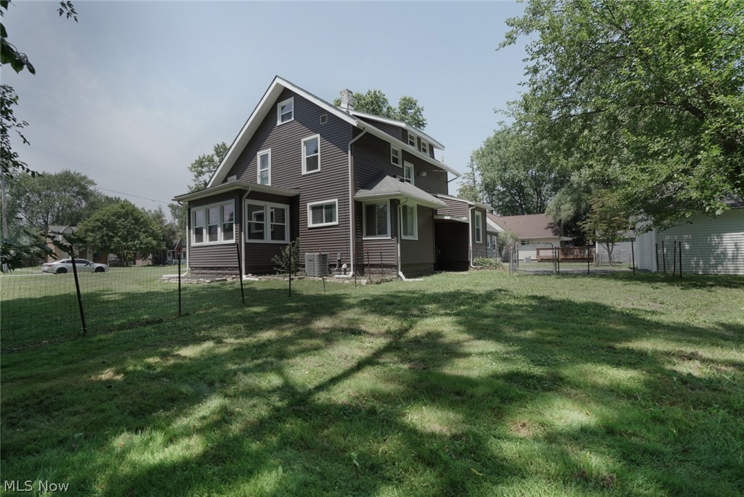 885 Perkinswood Boulevard SE Warren OH 44484
