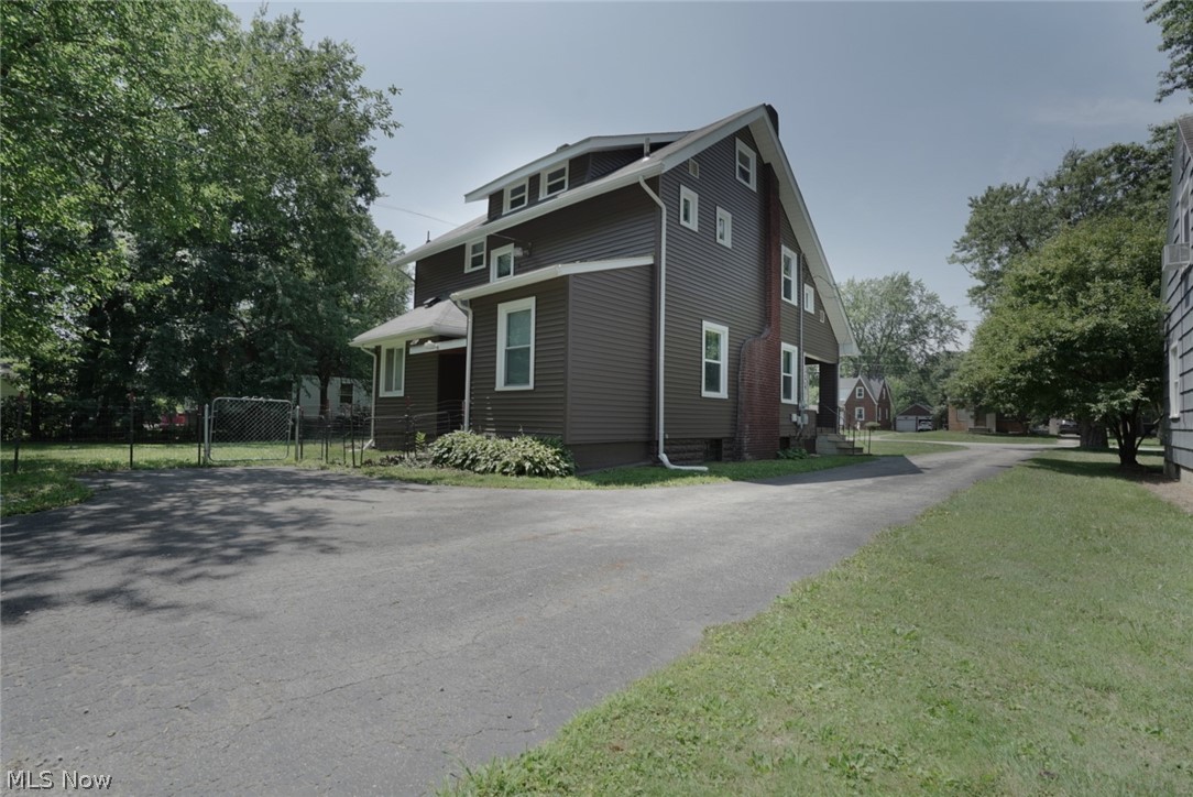 885 Perkinswood Boulevard SE Warren OH 44484