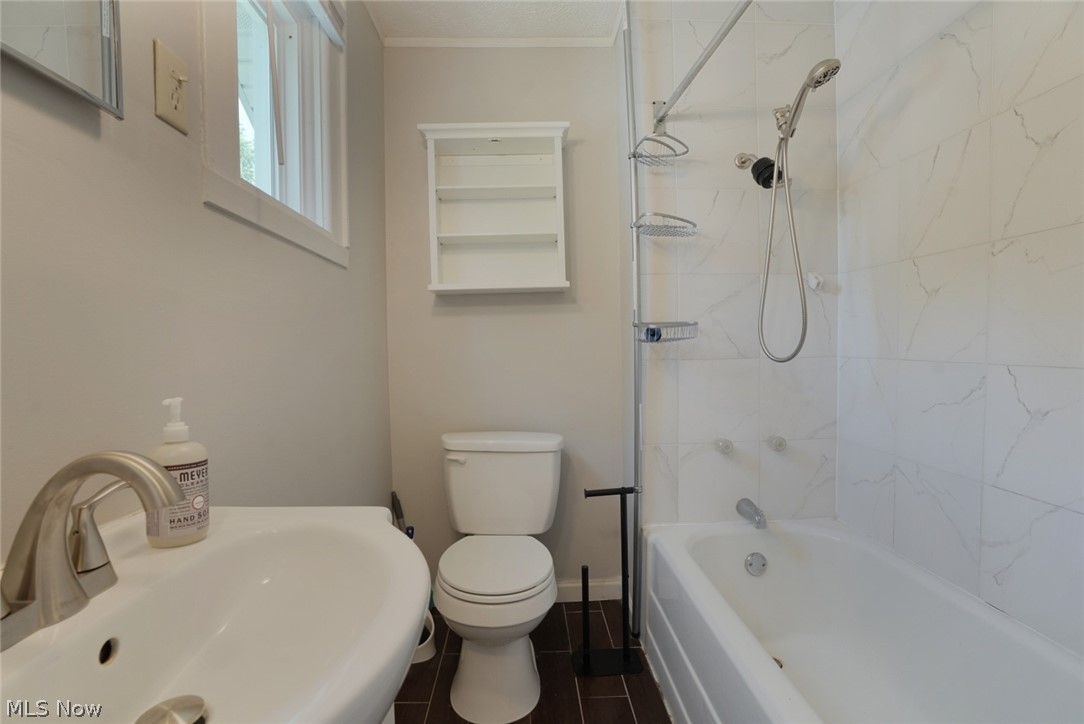 885 Perkinswood Boulevard SE Warren OH 44484