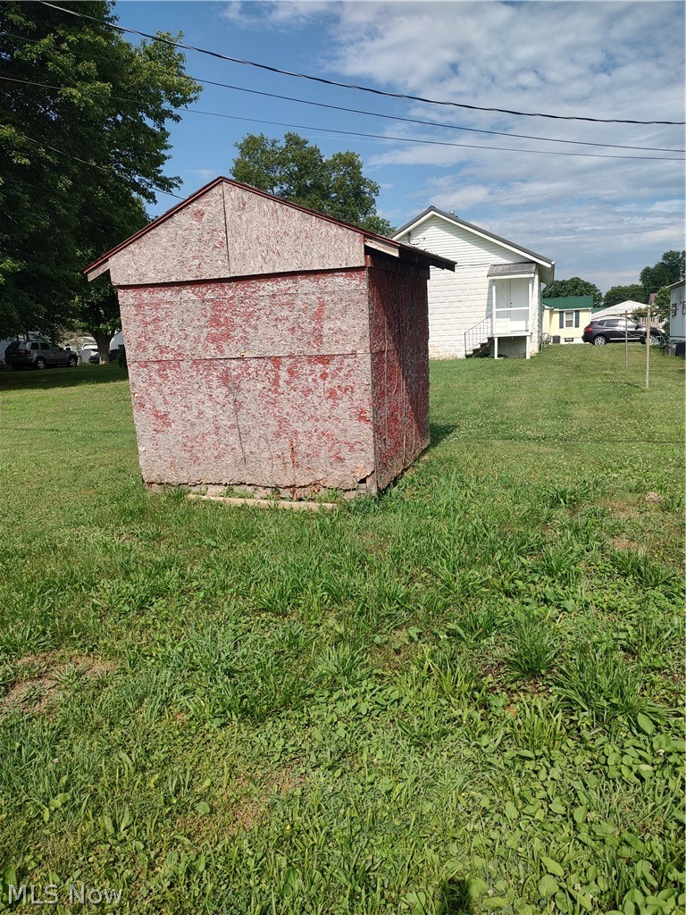 602 Oxford Avenue Newcomerstown OH 43832