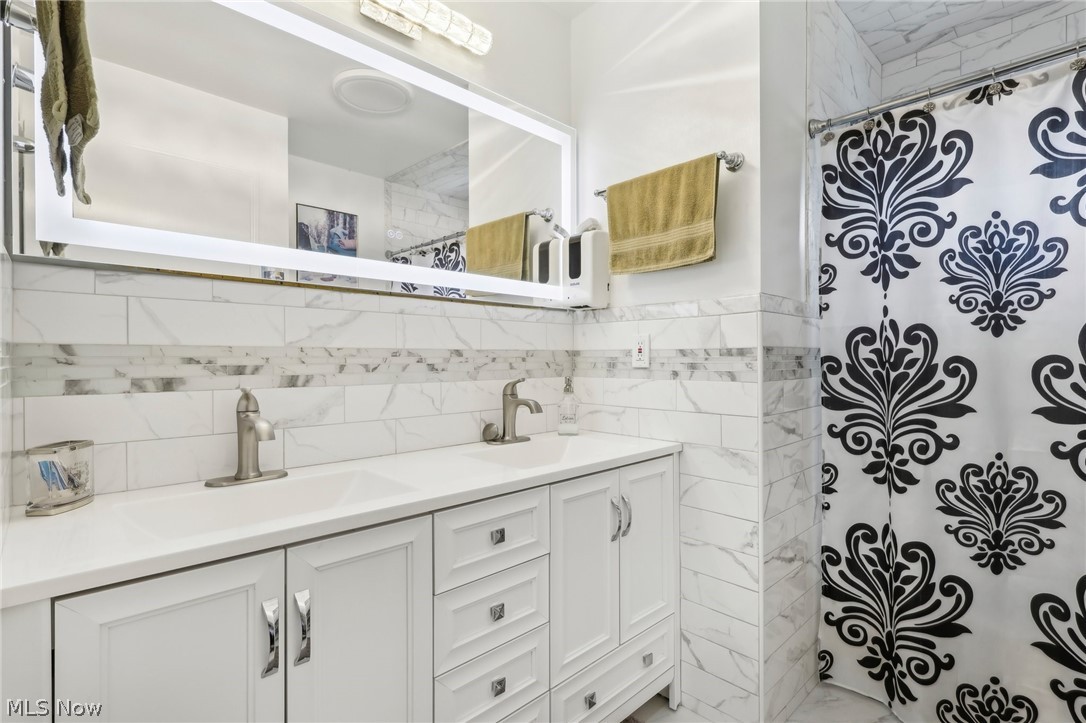 1559 Winchester Avenue Lakewood OH 44107