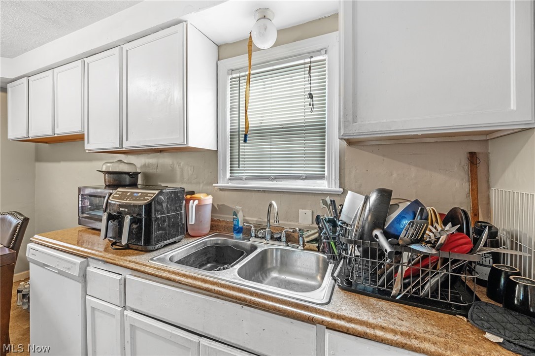 14217 Kennerdown Avenue Maple Heights OH 44137