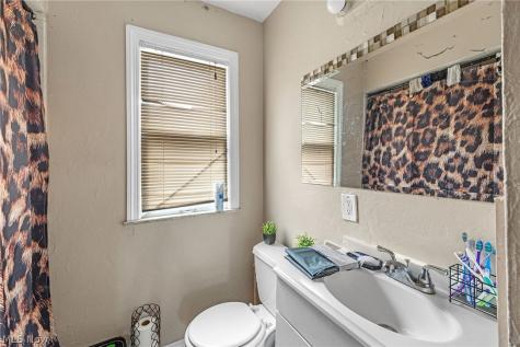 14217 Kennerdown Avenue Maple Heights OH 44137