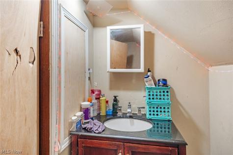 14217 Kennerdown Avenue Maple Heights OH 44137