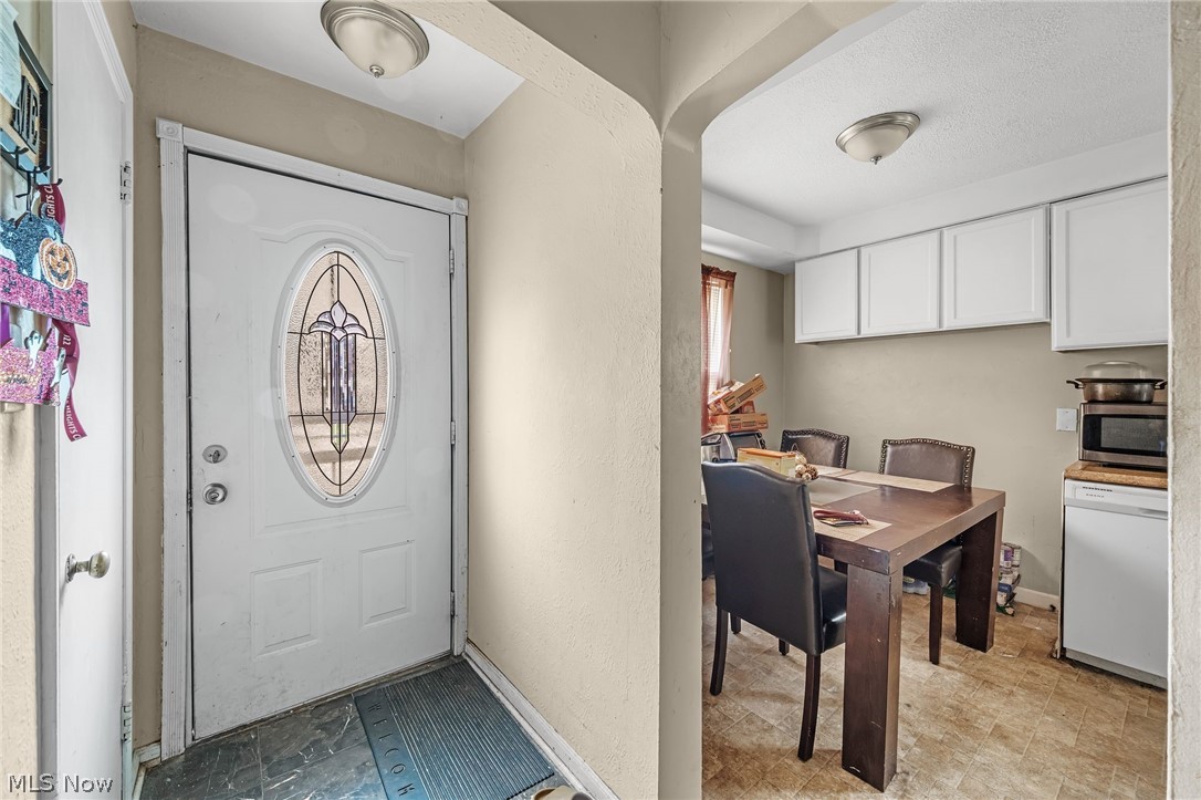14217 Kennerdown Avenue Maple Heights OH 44137