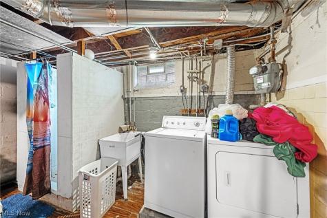 14217 Kennerdown Avenue Maple Heights OH 44137