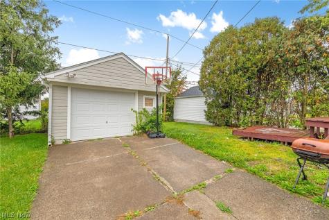 14217 Kennerdown Avenue Maple Heights OH 44137