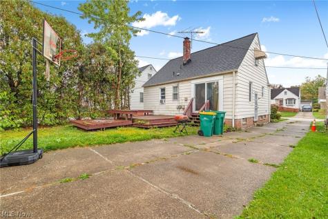 14217 Kennerdown Avenue Maple Heights OH 44137