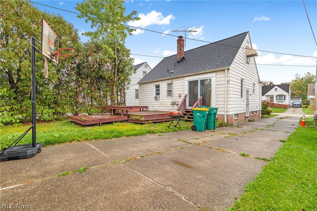 14217 Kennerdown Avenue Maple Heights OH 44137