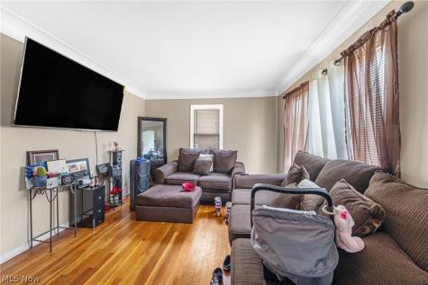 14217 Kennerdown Avenue Maple Heights OH 44137