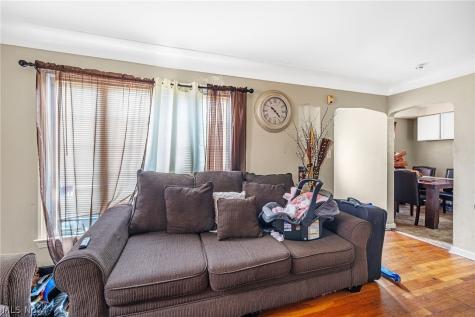 14217 Kennerdown Avenue Maple Heights OH 44137
