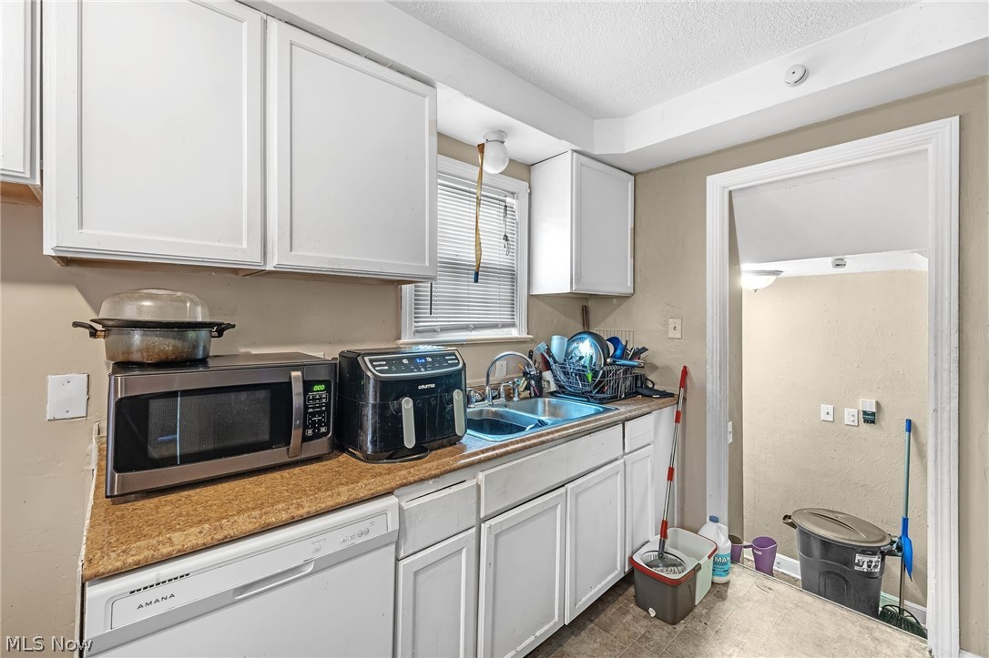 14217 Kennerdown Avenue Maple Heights OH 44137