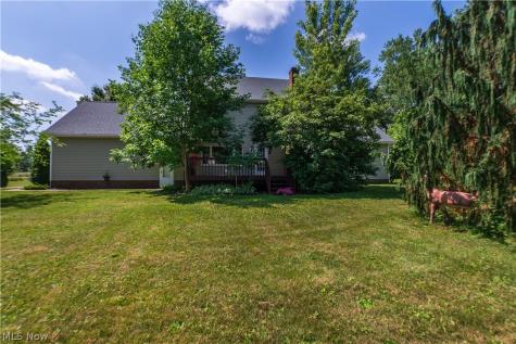 1807 Smith Kramer Street NE Hartville OH 44632