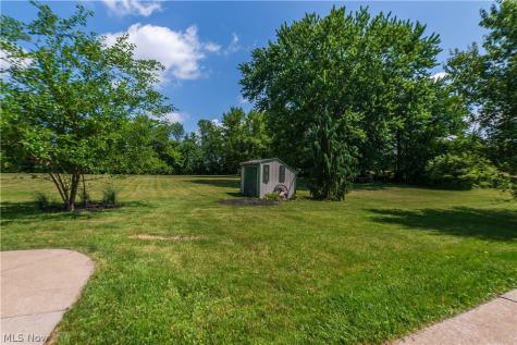 1807 Smith Kramer Street NE Hartville OH 44632