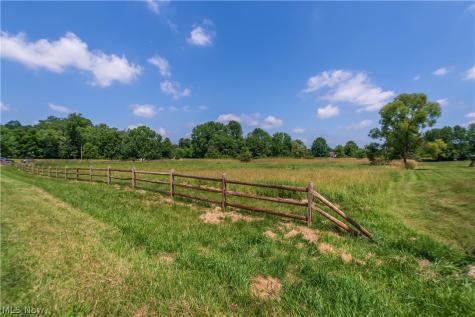 1807 Smith Kramer Street NE Hartville OH 44632