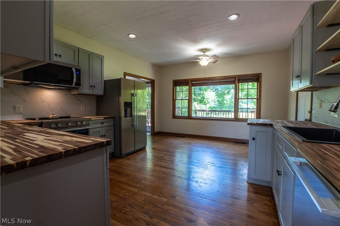1807 Smith Kramer Street NE Hartville OH 44632