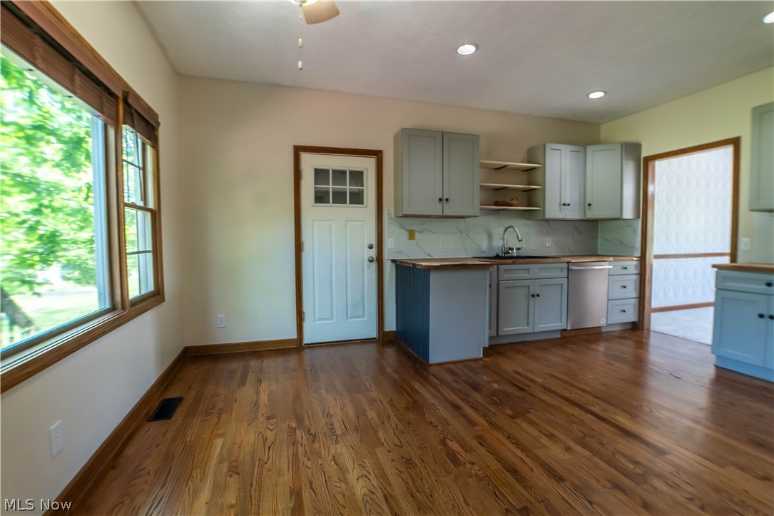 1807 Smith Kramer Street NE Hartville OH 44632