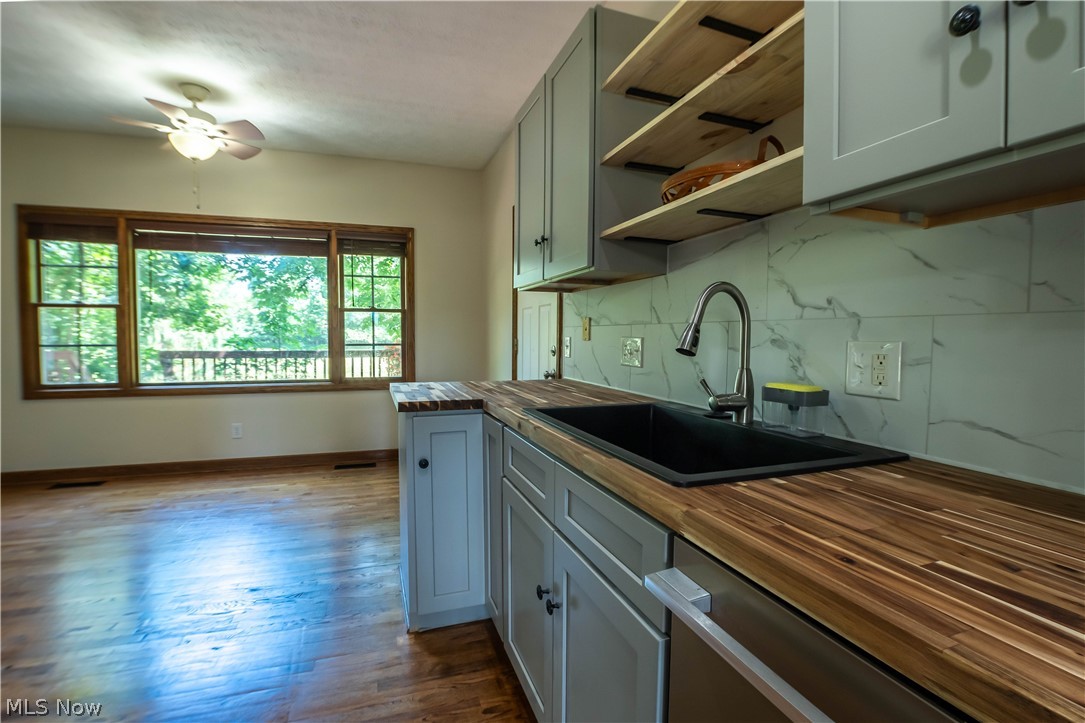 1807 Smith Kramer Street NE Hartville OH 44632