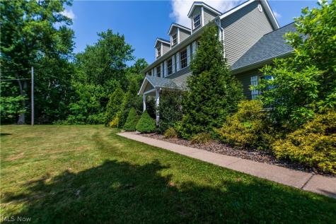 1807 Smith Kramer Street NE Hartville OH 44632