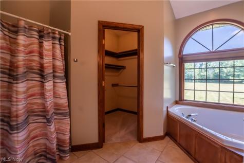 1807 Smith Kramer Street NE Hartville OH 44632