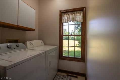 1807 Smith Kramer Street NE Hartville OH 44632