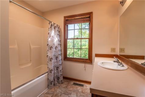 1807 Smith Kramer Street NE Hartville OH 44632
