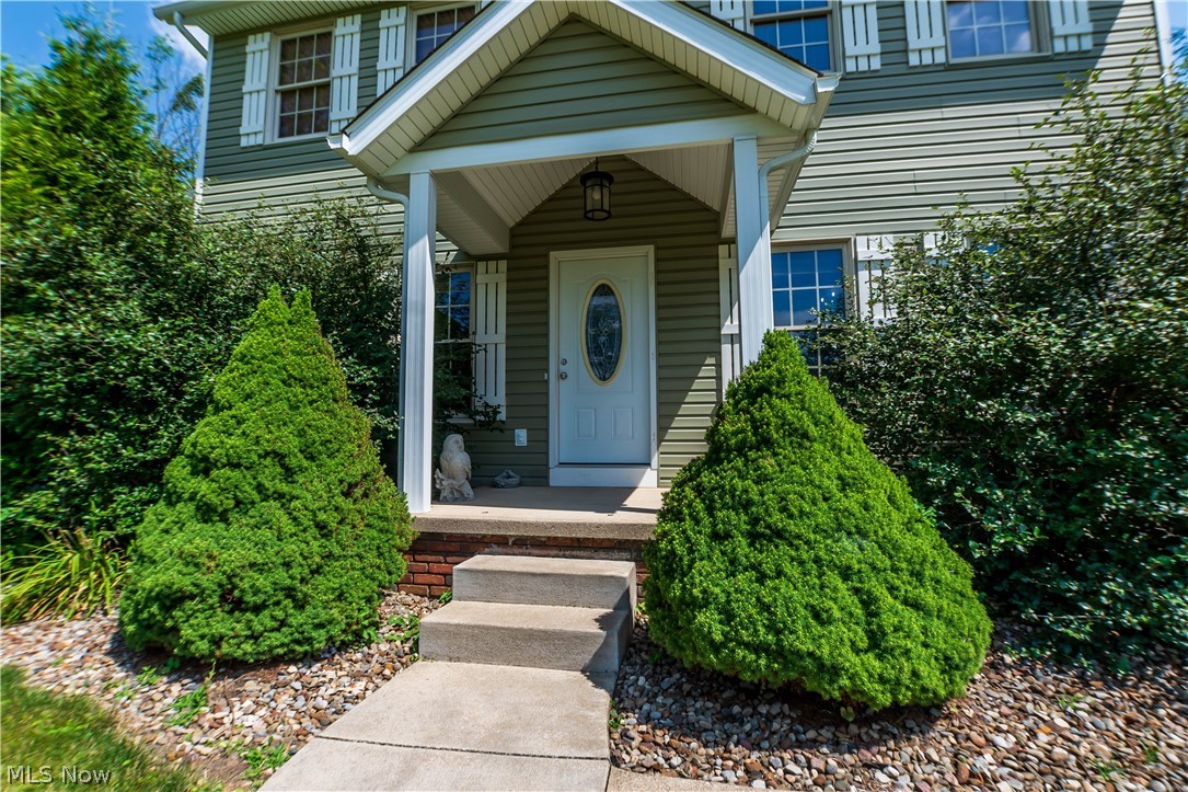 1807 Smith Kramer Street NE Hartville OH 44632